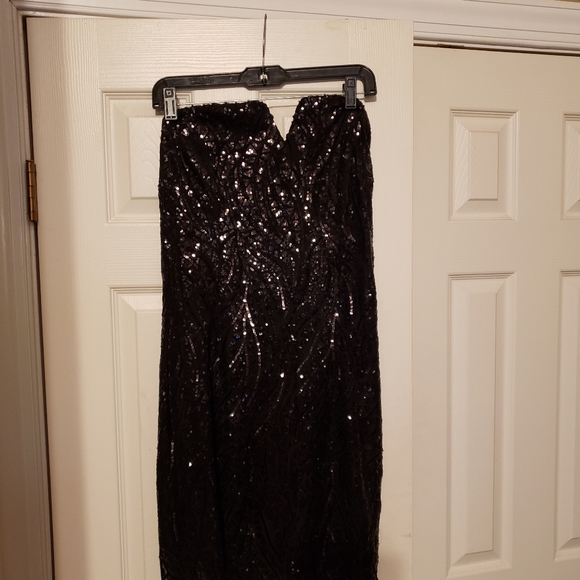 Black sequin strapless cocktail dress - Picture 2 of 5